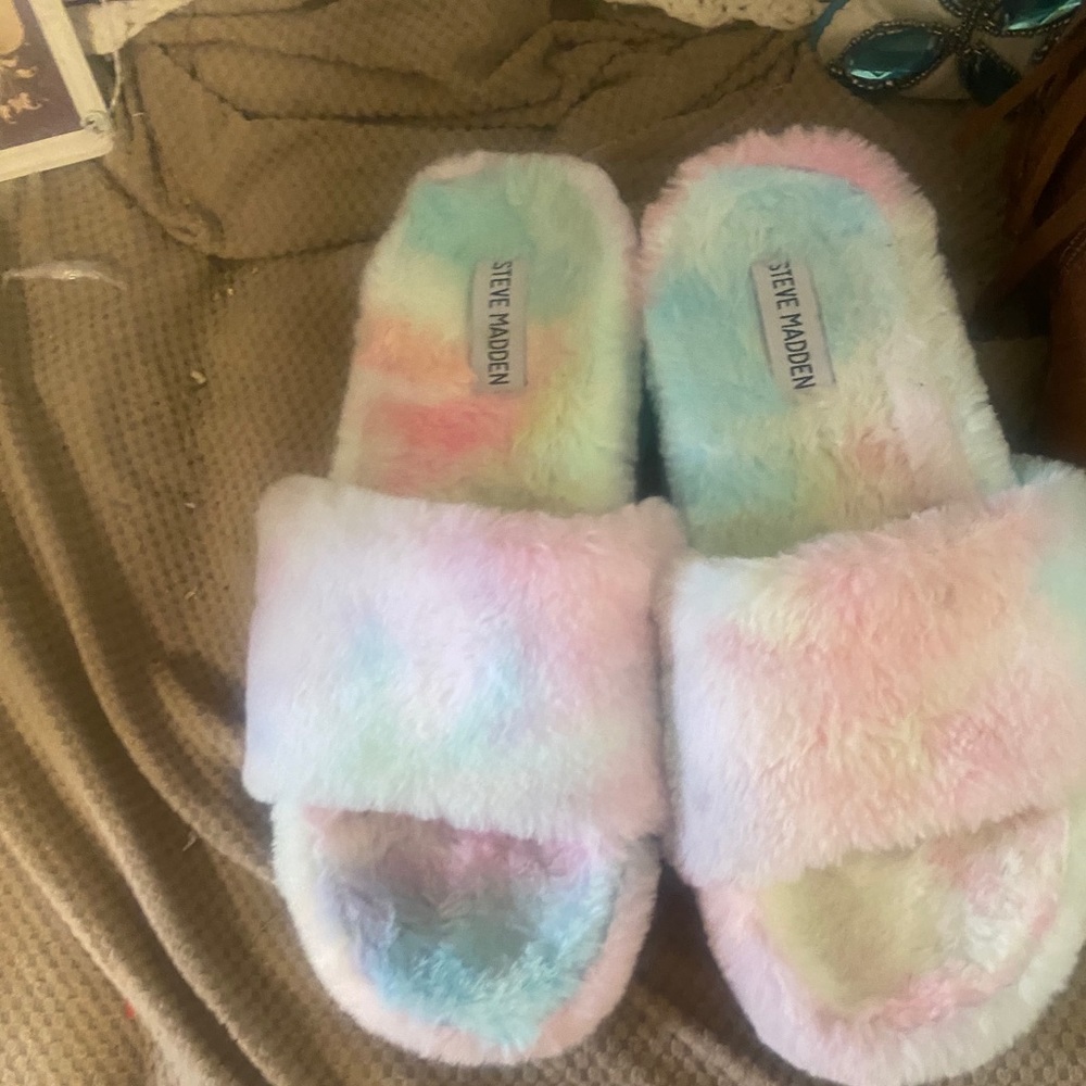 Steven madden slippers